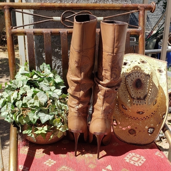 Burberry Tan Perforated Leather Knee High‎ BootsV - Picture 11 of 15